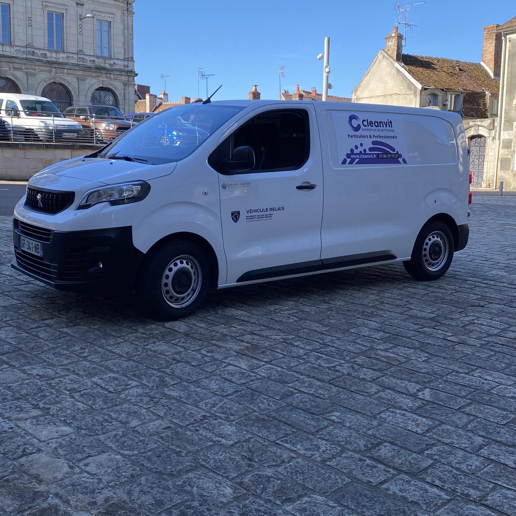 Véhicule Cleanvit dans les rues de Clamecy
